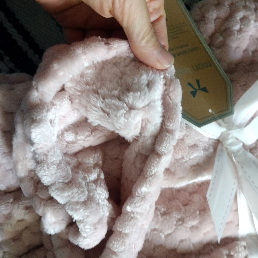 Mon Lapin Luxury Pink Baby Blanket - Picture 5 of 5
